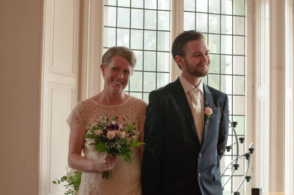 Johanna och Daniel har kul under Urbans tal.
